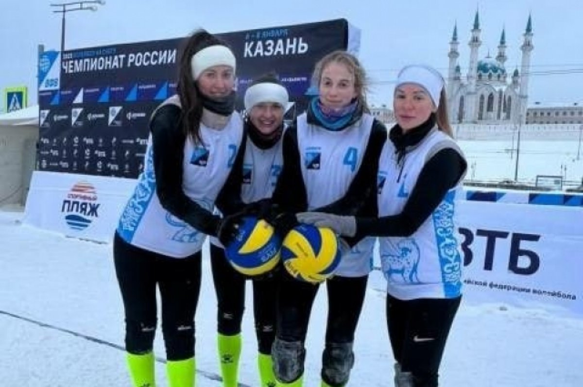 Брянские спартаковки взяли бронзу на турнире по волейболу на снегу