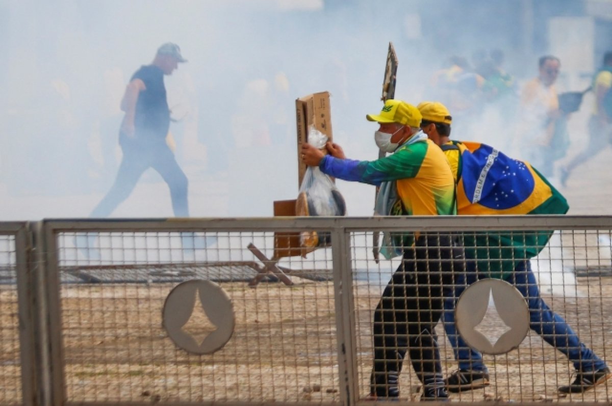 Политолог Асафов объяснил, кому выгодны беспорядки в Бразилии