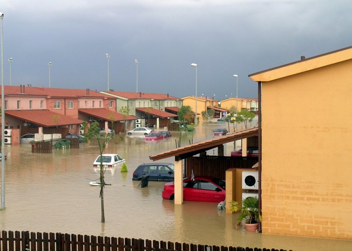 В калифорнийском Монтесито объявили эвакуацию из-за наводнения