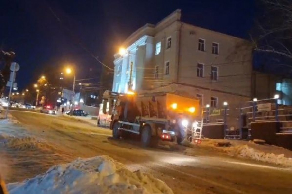 В центре Пензы из-за прорыва трубы образовалась автомобильная пробка | АиФ  Пенза