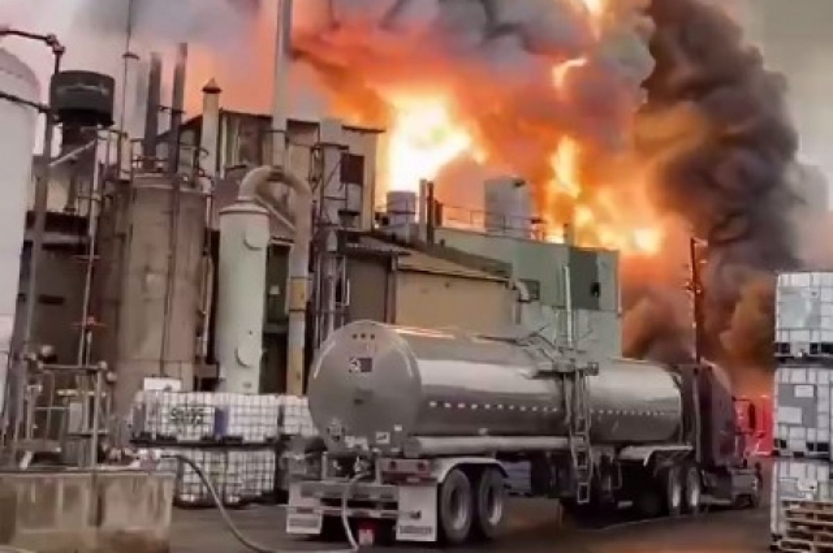 В США произошел крупный пожар на химическом заводе