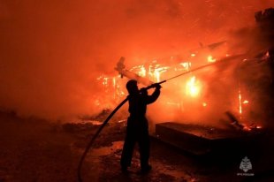 Площадь пожара составила 1000 квадратов.