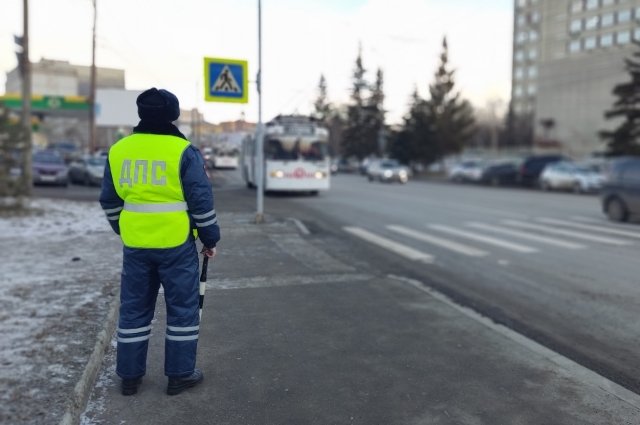 Днем и ночью на дорогах Красноярска будут дежурить более двадцати дополнительных экипажей.