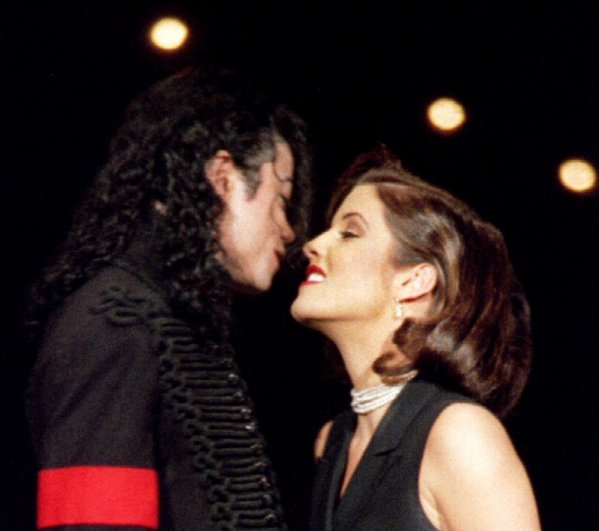 Певец Майкл Джексон и Лиза Мари Пресли, 1994 год