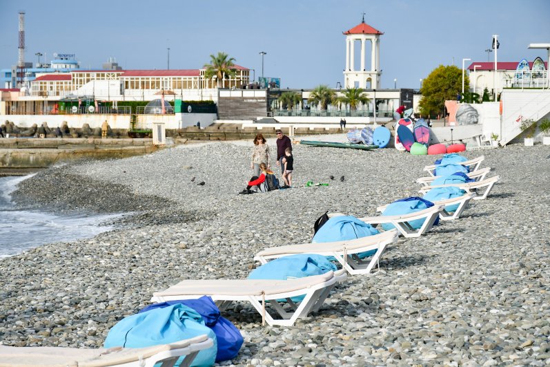 Шезлонги и кресла-груши есть почти на всех оборудованных пляжах.