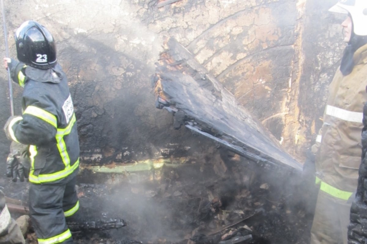На месте пожара в Ростовской области нашли тела погибших
