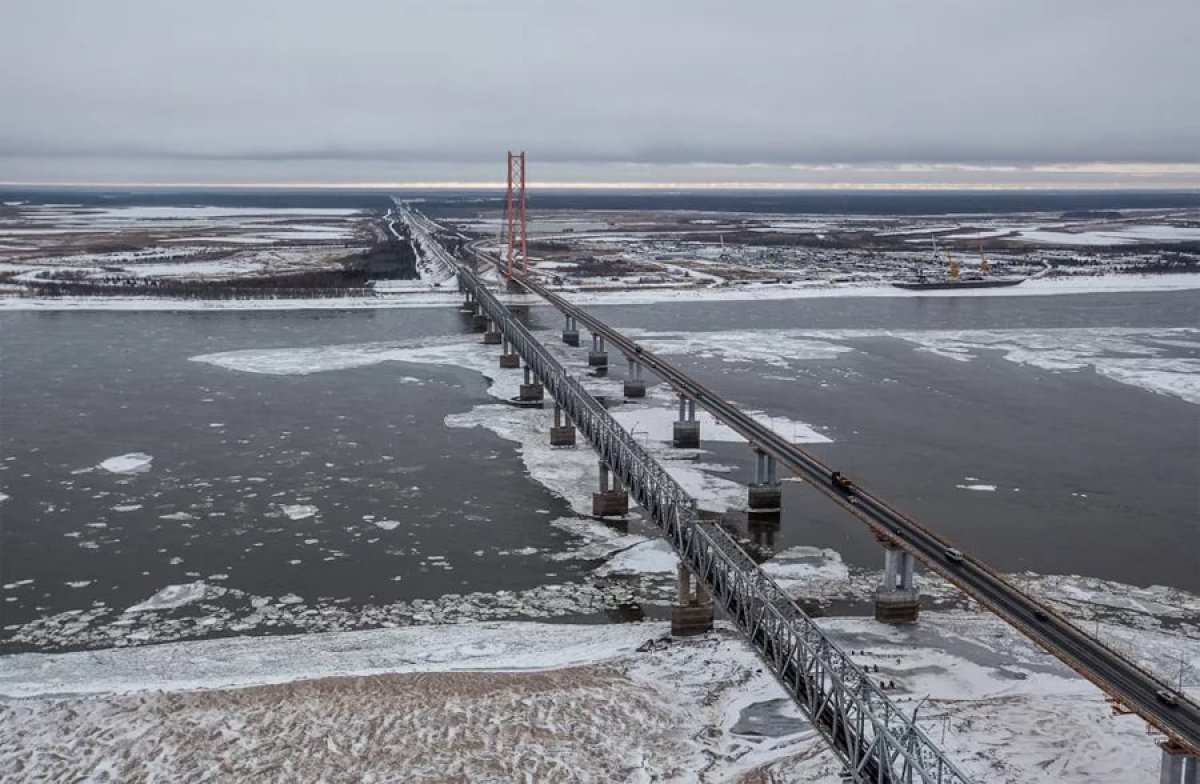 Сургутский мост зимой