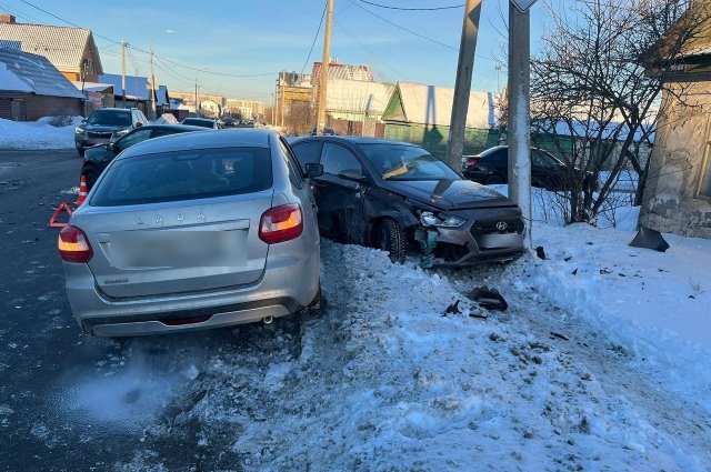 В тройном ДТП на проспекте Победы в Оренбурге пострадала женщина.