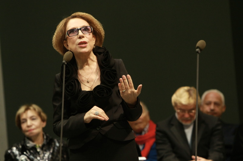 Инна Чурикова на церемонии вручения первой независимой премии «Триумф» за высокие достижения в области искусства. 2009 г.