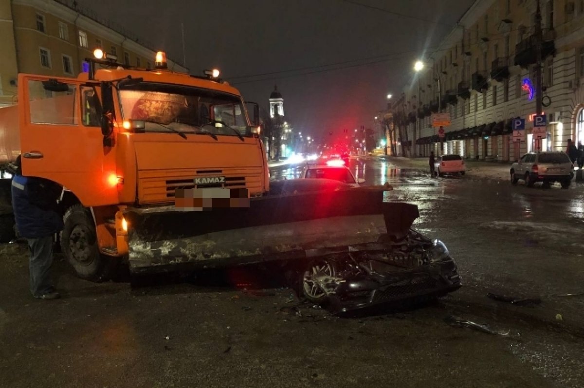 В ДТП с участием снегоуборочной машины в Твери пострадали два человека |  АиФ Тверь