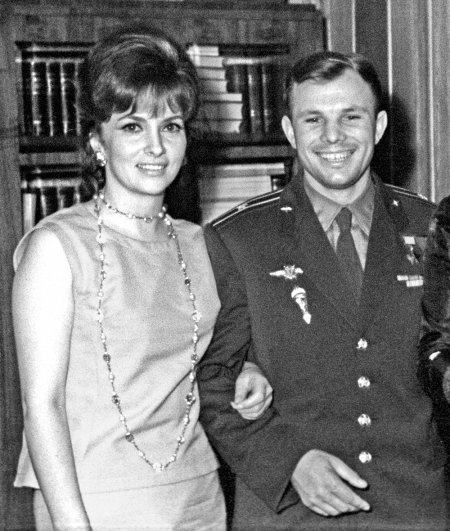 Джина Лоллобриджида с летчиком-космонавтом СССР Юрием Гагариным, 1961 год