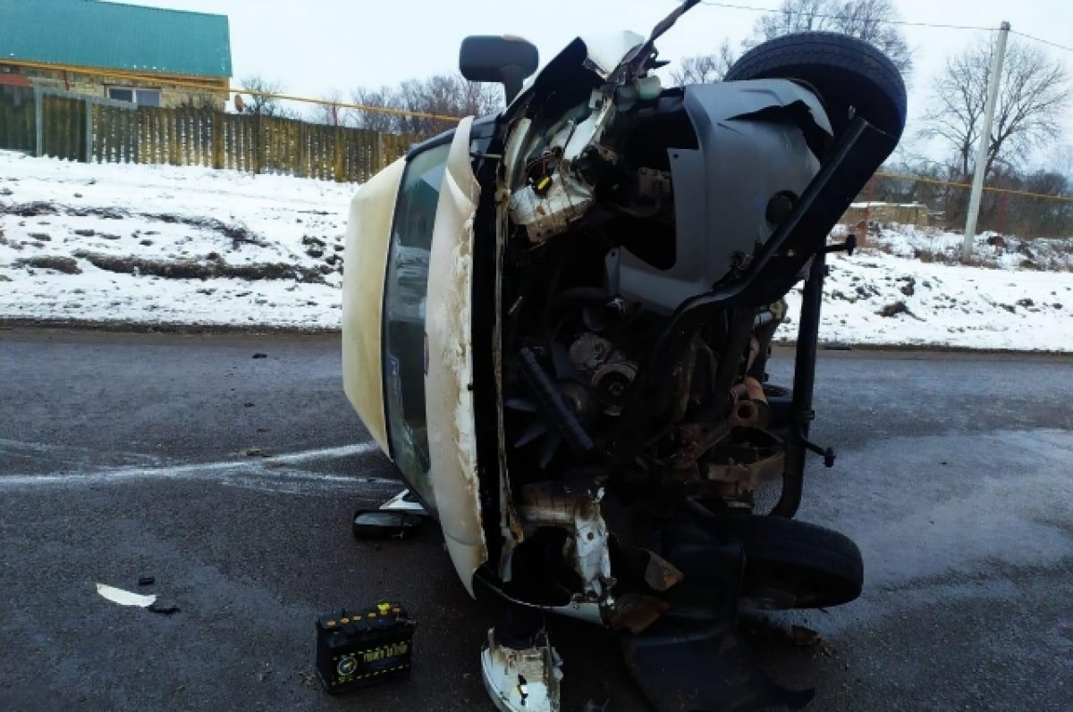 Три человека пострадали на Орловщине при опрокидывании автобуса