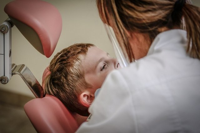 Стоматологу-универсалу в одной из клиник Красноярска готовы платить от 300 тысяч рублей в месяц.