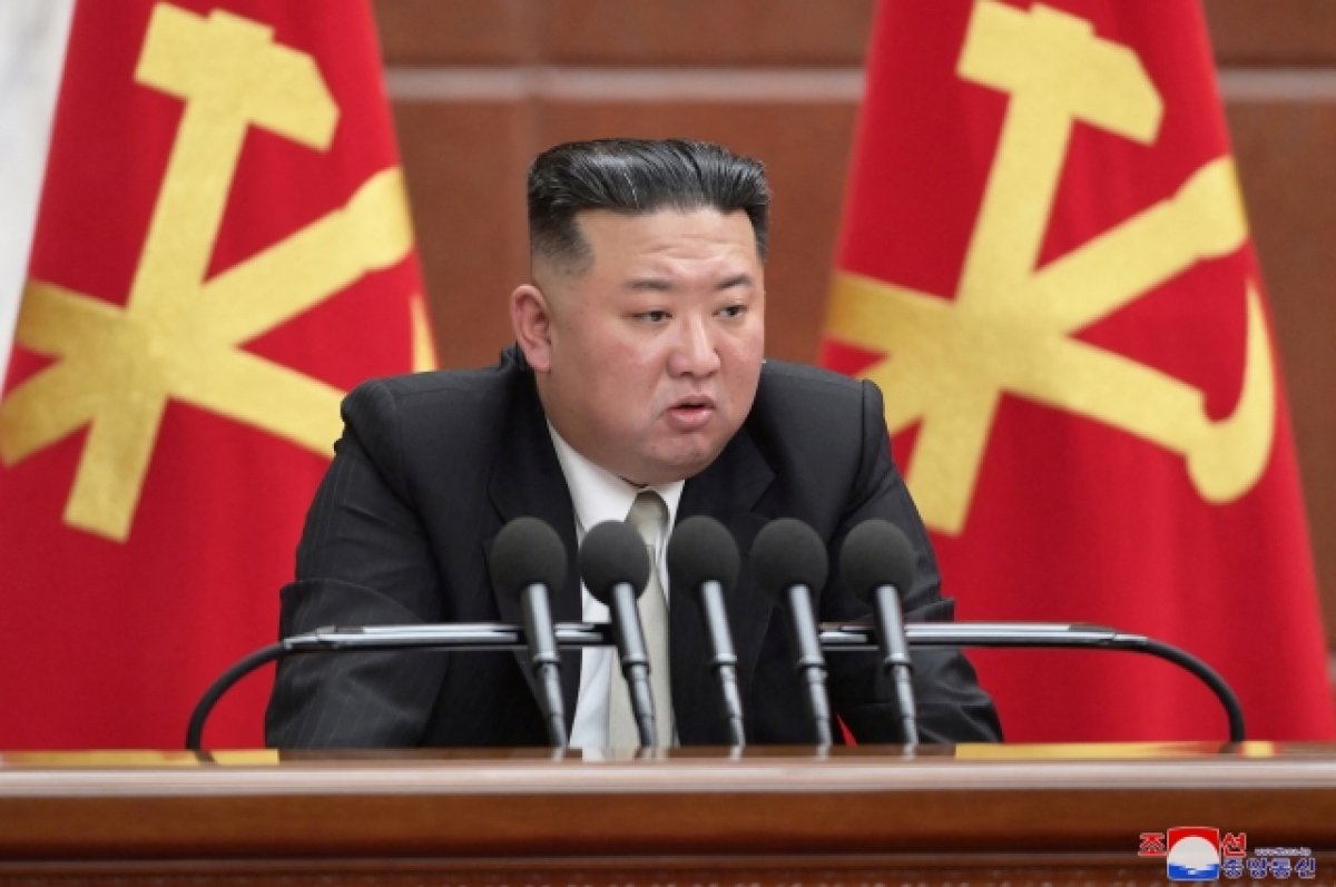 Mirror: Ким Чен Ын много пьет из-за кризиса среднего возраста