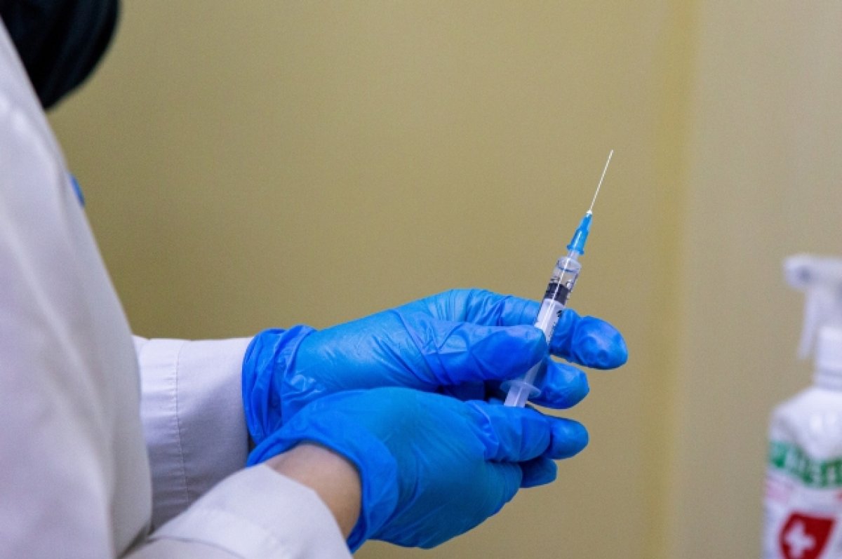 В Новосибирске жителей дома попросили пройти вакцинацию от кори
