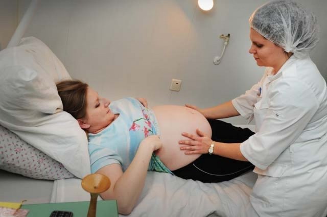 Пособие можно оформить на ранних сроках беременности.