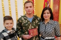 Данил Егоров с мамой и младшим братом.