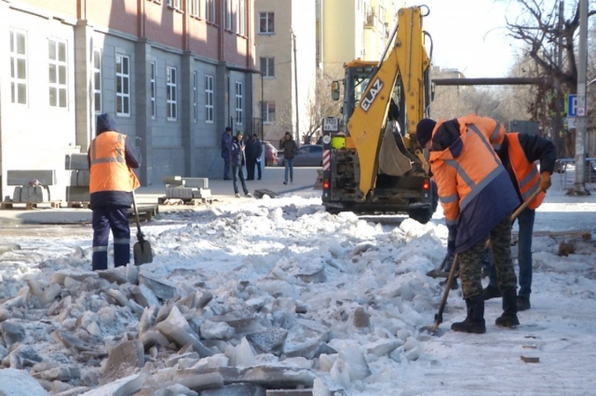 В центре Астрахани не проехать из-за наледи | АиФ Астрахань