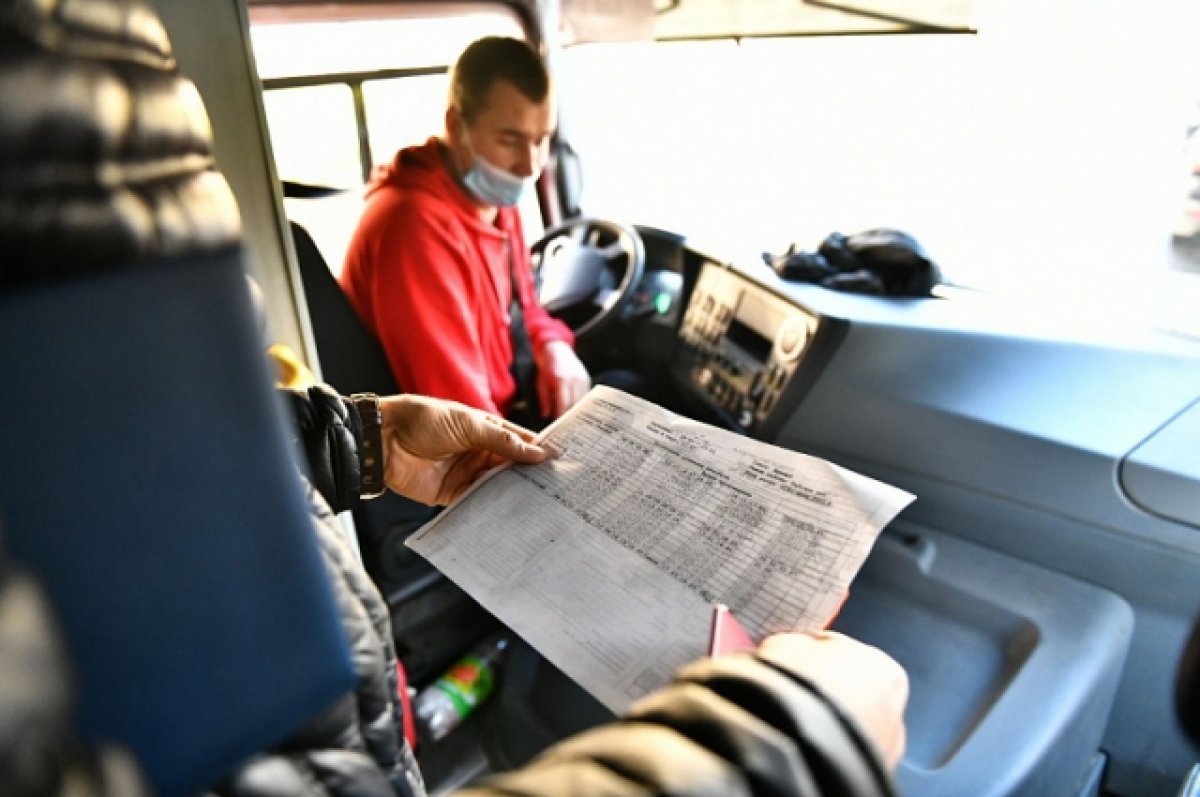 Сотрудники ГИБДД выявили нарушения при проверке автобусов в Ярославле