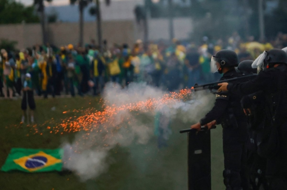 Лула да Силва считает Болсонару ответственным за погромы в столице Бразилии