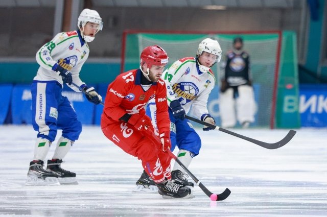 В Красноярске вечером 18 января хоккейная команда «Енисей» сразилась с  ХК «Кировец».