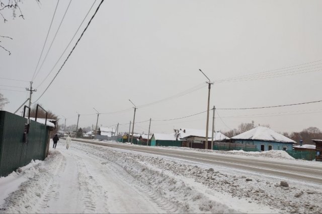 Снег становится настоящим препятствием для жителей Кузбасса. 