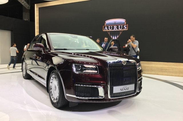 Владимир Путин предпочитает отечественный, люксовый автомобиль Aurus. 