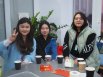 Китайские студенты любят поговорить с друзьями за кружкой хорошего чая. 