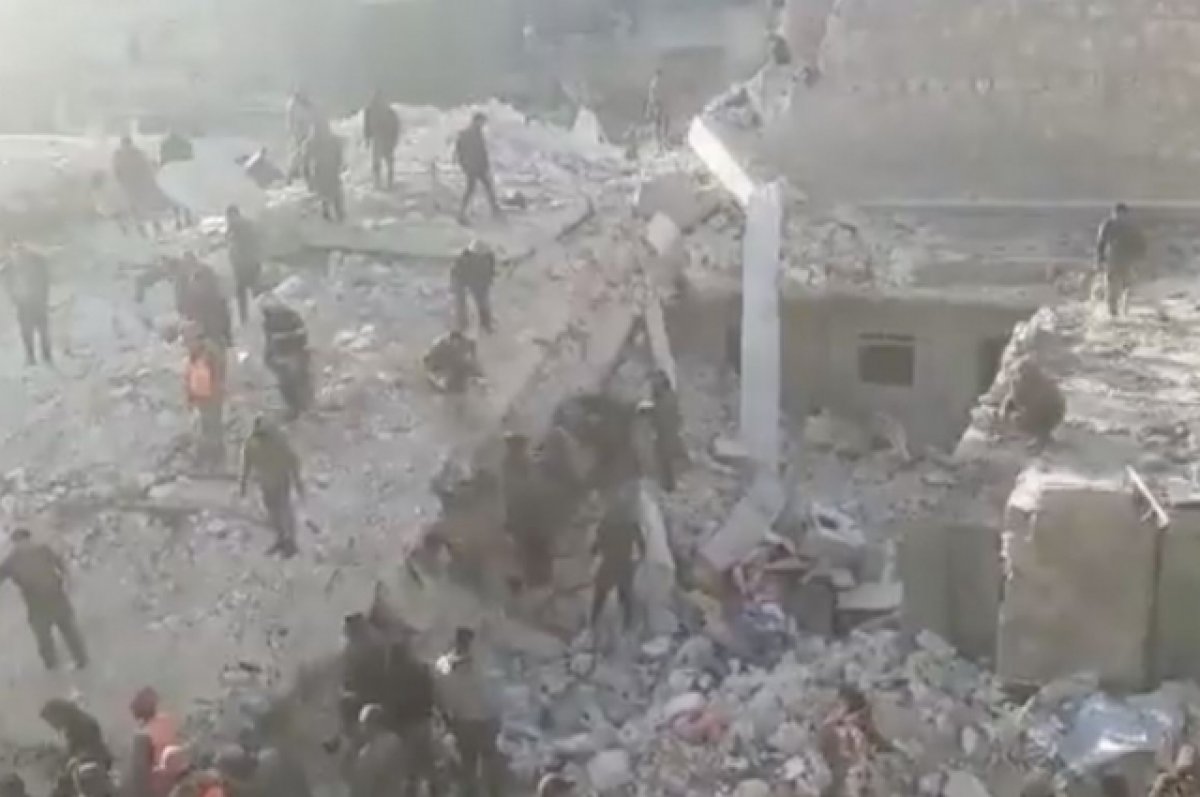 В Сирии при обрушении жилого дома погибли 10 человек
