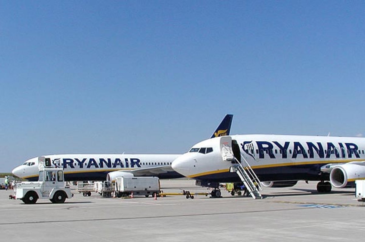 В Афинах сел самолет Ryanair после сообщения о бомбе