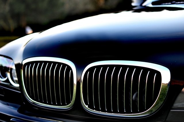 Оренбуржец взыскал с дилера 2,3 млн рублей за ржавый автомобиль.