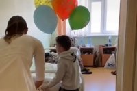 Юноша считает больницу своим вторым домом, а медиков - родными, даже день рождения они празднуют вместе.