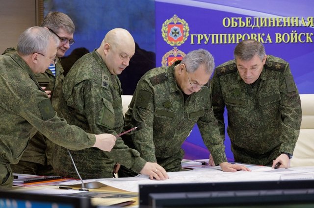 Уникальный кадр — планирование спецоперации обсуждают три генерала армии: Шойгу, Герасимов, Суровикин.
