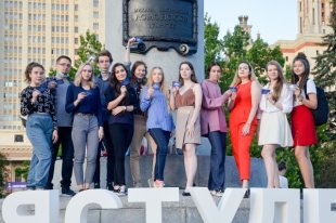 Грызть гранит науки современным студентам сложнее.