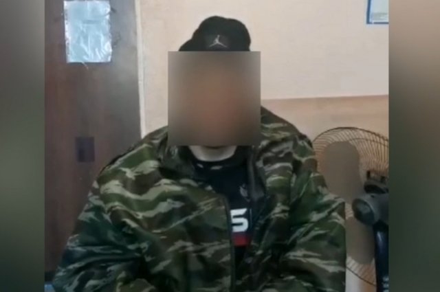 Мужчина на могилах искал еду и спиртное.