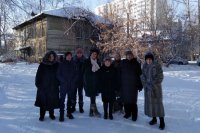 На встречу с журналистом «АиФ» пришли жильцы пяти домов  по улицам Мухиной и Захарова. Они представляют интересы более 30 человек