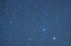 Комета SWAN M4 C2006, если присмотреться внимательно, на фото во весь кадр заметен длинный V-образный хвост. Фото 2016 г.