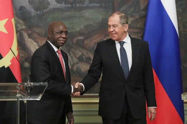 Министр иностранных дел РФ Сергей Лавров и министр иностранных дел Анголы Тете Антониу