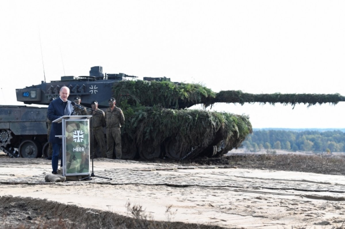 Политолог Белов объяснил, почему Шольц согласился на поставку танков Киеву