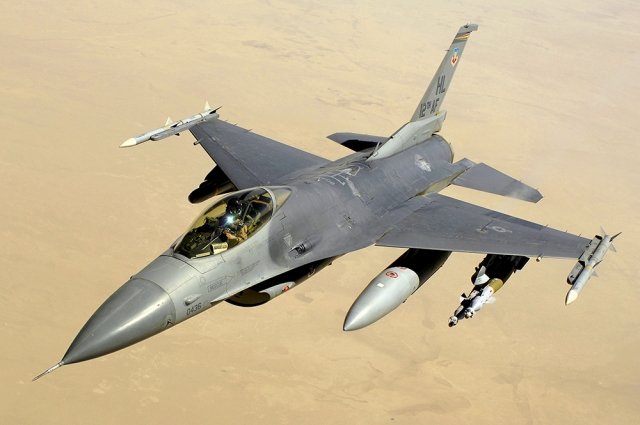 Истребитель F-16 