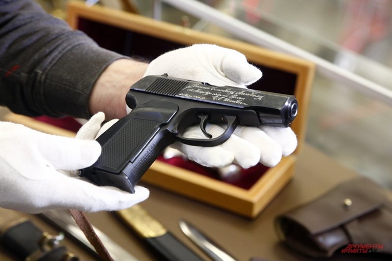 Наградной пистолет Макарова Василия Ланового.