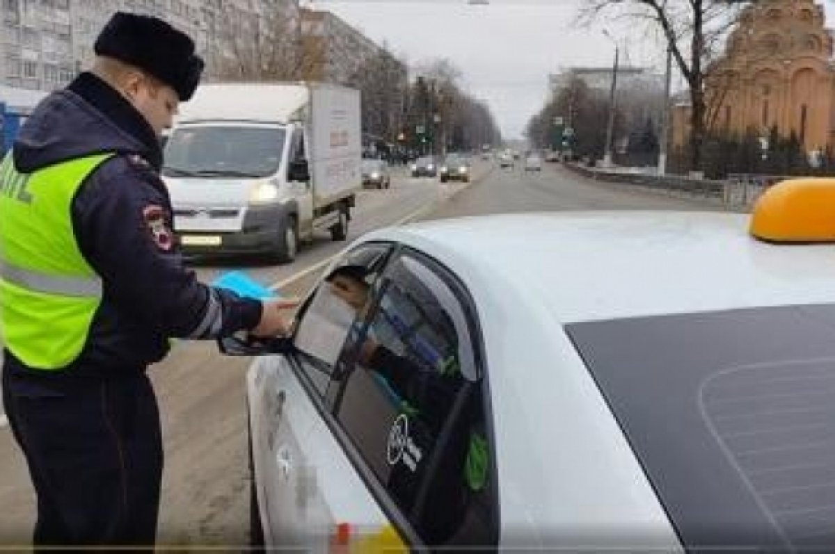 В Брянске задержали лишенного водительских прав таксиста