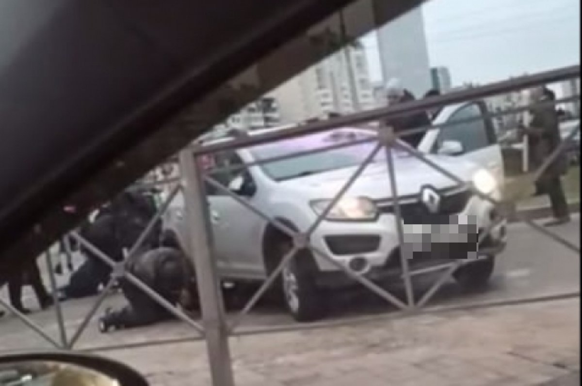 В Петербурге автомобиль сбил пять пешеходов на тротуаре