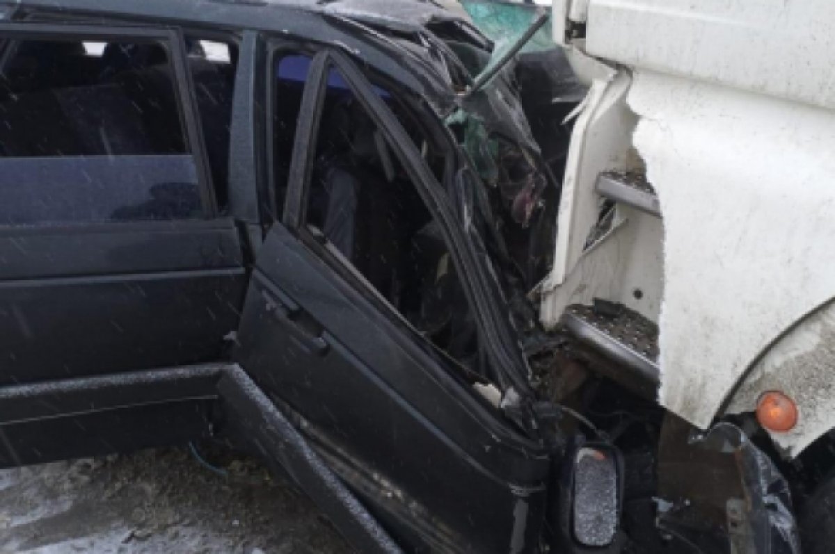 Водитель легковушки погиб в ДТП с фурой в Переславском районе