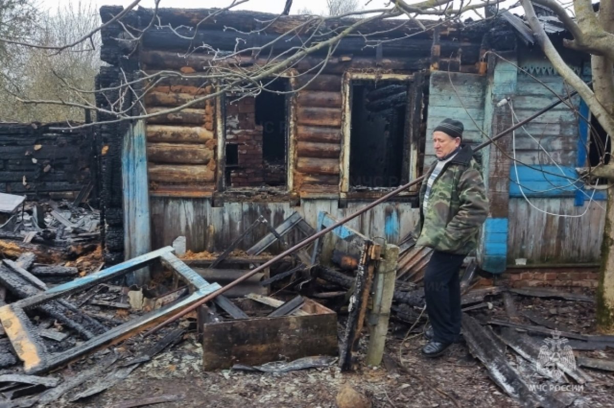 Житель брянской деревни Нарость Виктор Кий спас на пожаре пожилую соседку