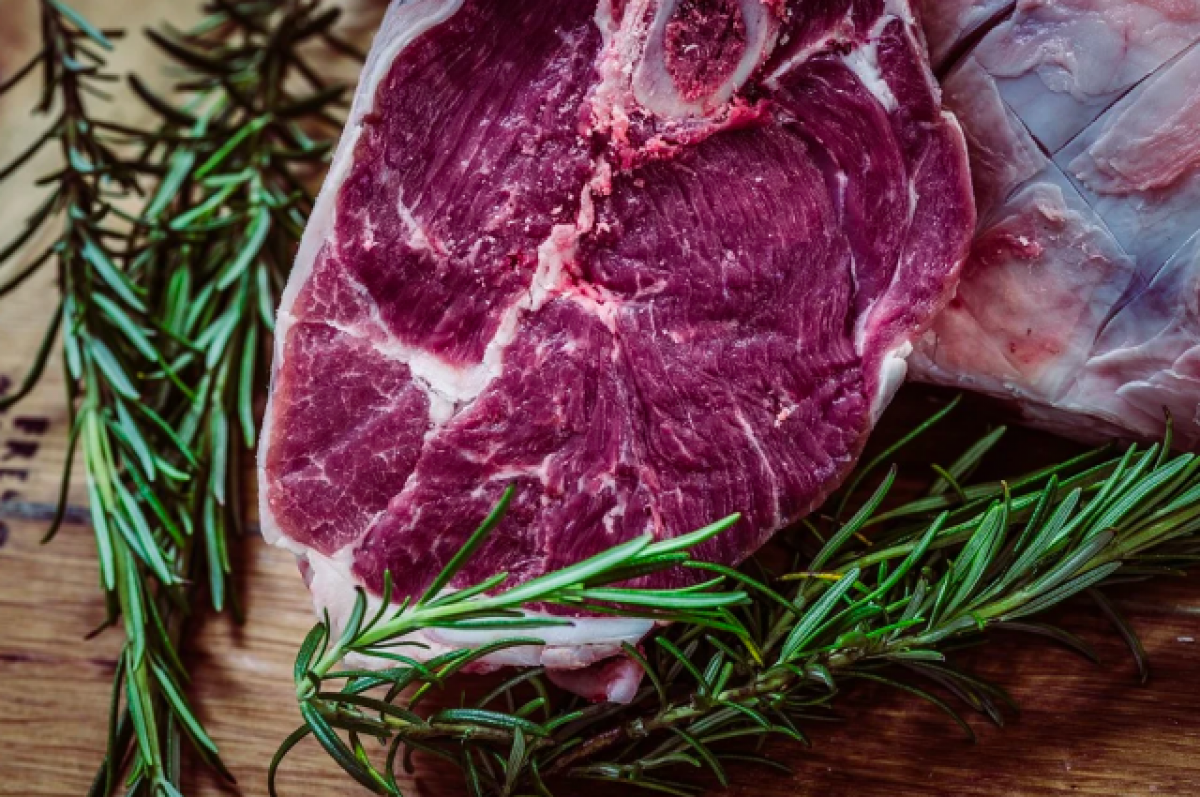 Bloomberg: в мире резко упал спрос на говядину из-за роста цен в 2022 году