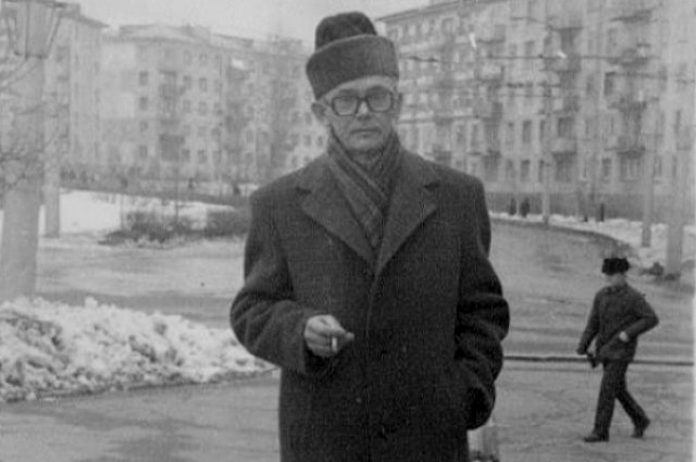 Режиссёр Леонид Гайдай в Калуге на площади Победы. 1974 год