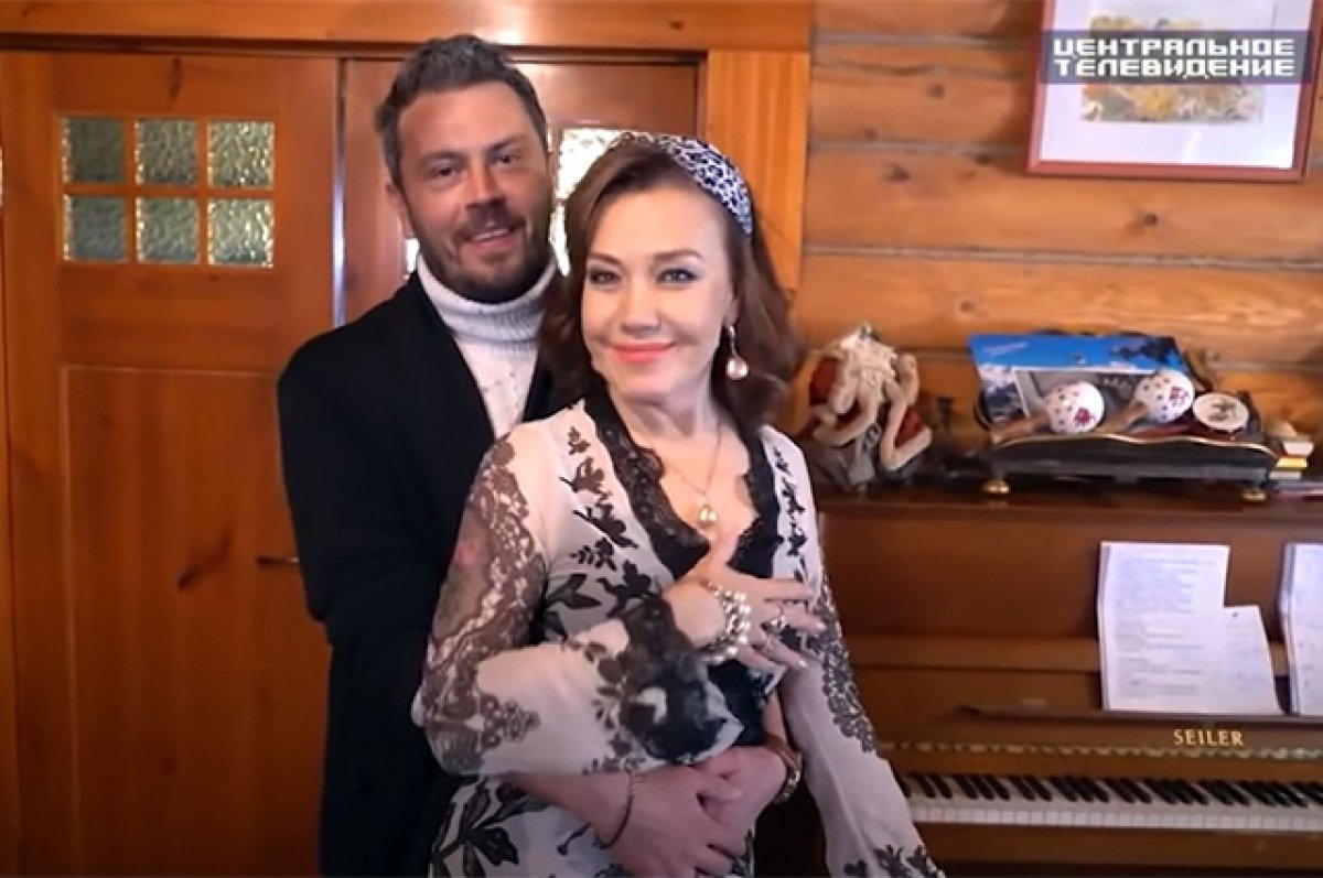 Певица Азиза сообщила о подготовке к венчанию со своим молодым супругом