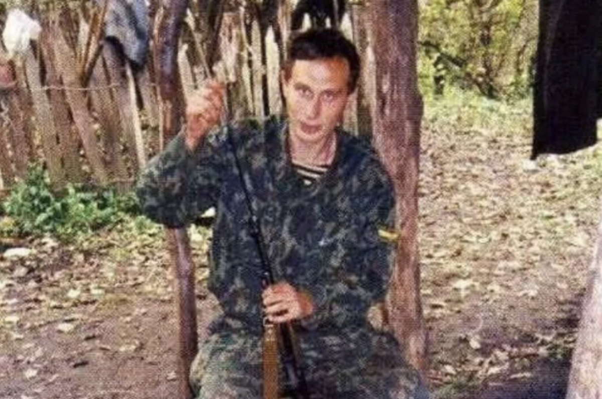 Спецназовца отрезавшего ухо пойманному террористу. Уна УНСО Бобрович. Уна УНСО 2022.