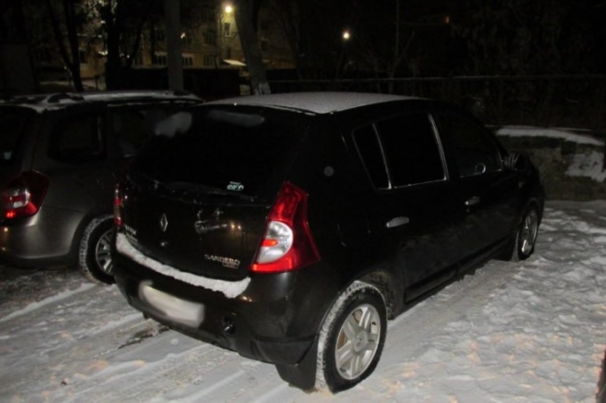 В Клинцах полиция задержала мужчин, порезавших колеса на машинах медиков
